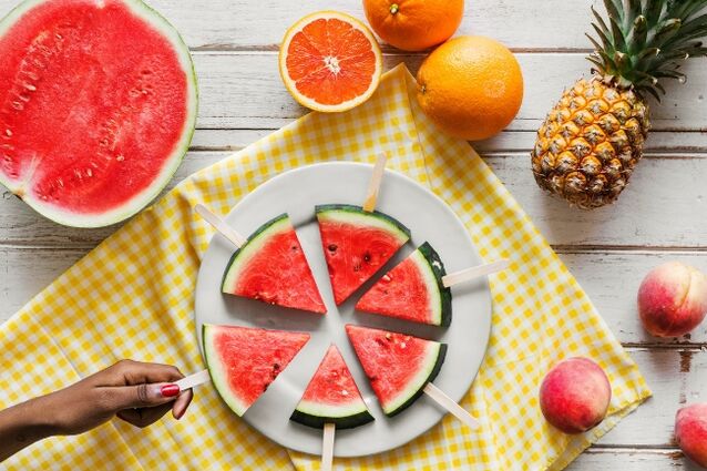 Tranches et fruits de pastèque